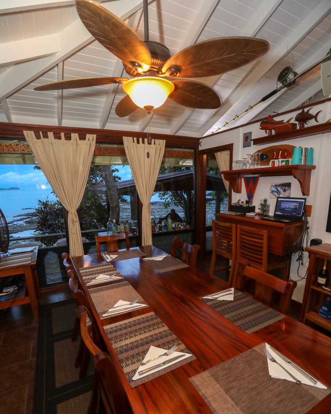 Interior of Sport Fish Panama Island Lodge dining room