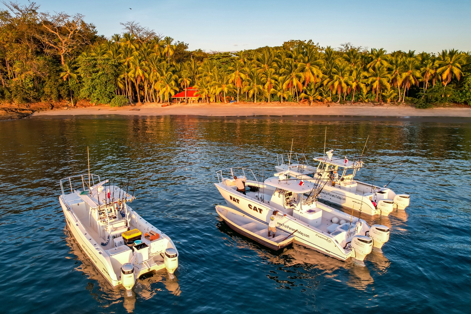 Beach with three boats Sport Fish Panama Island Lodge